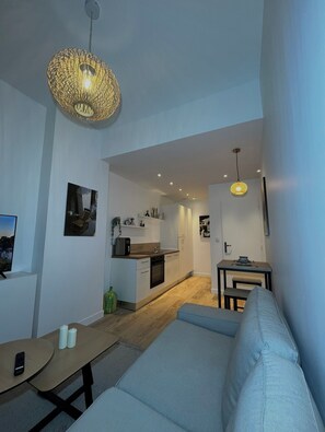 Una Smart TV, libros