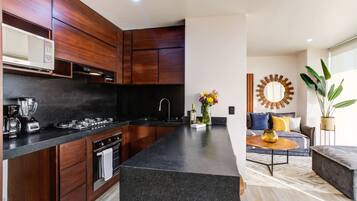 Fridge, microwave, oven, coffee/tea maker