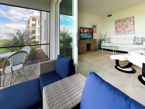 Smart TV - Brand new 2 Bedroom/ 2 Bath Condo with Country club membership (Venice)