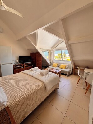 1 habitación, tabla de planchar con plancha, wifi gratis y ropa de cama