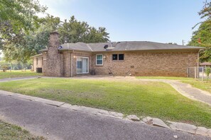 Exterior - 4 Mi to Dtwn Tuscaloosa: Home w/ Cozy Den! (Tuscaloosa)
