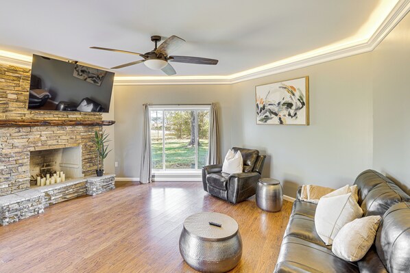 TV, fireplace - 4 Mi to Dtwn Tuscaloosa: Home w/ Cozy Den! (Tuscaloosa)