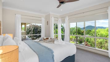 4 bedrooms, desk, iron/ironing board, free WiFi