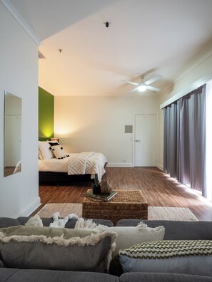 6 bedrooms, iron/ironing board, WiFi, bed sheets