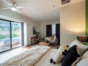6 habitaciones, escritorio, tabla de planchar con plancha y wifi 