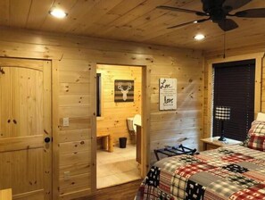 2 bedrooms, iron/ironing board, WiFi, bed sheets - Luxury Mountain View above Dollywood HotTubResPool (Sevierville)