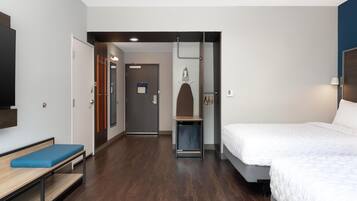 Desk, laptop workspace, iron/ironing board, free WiFi