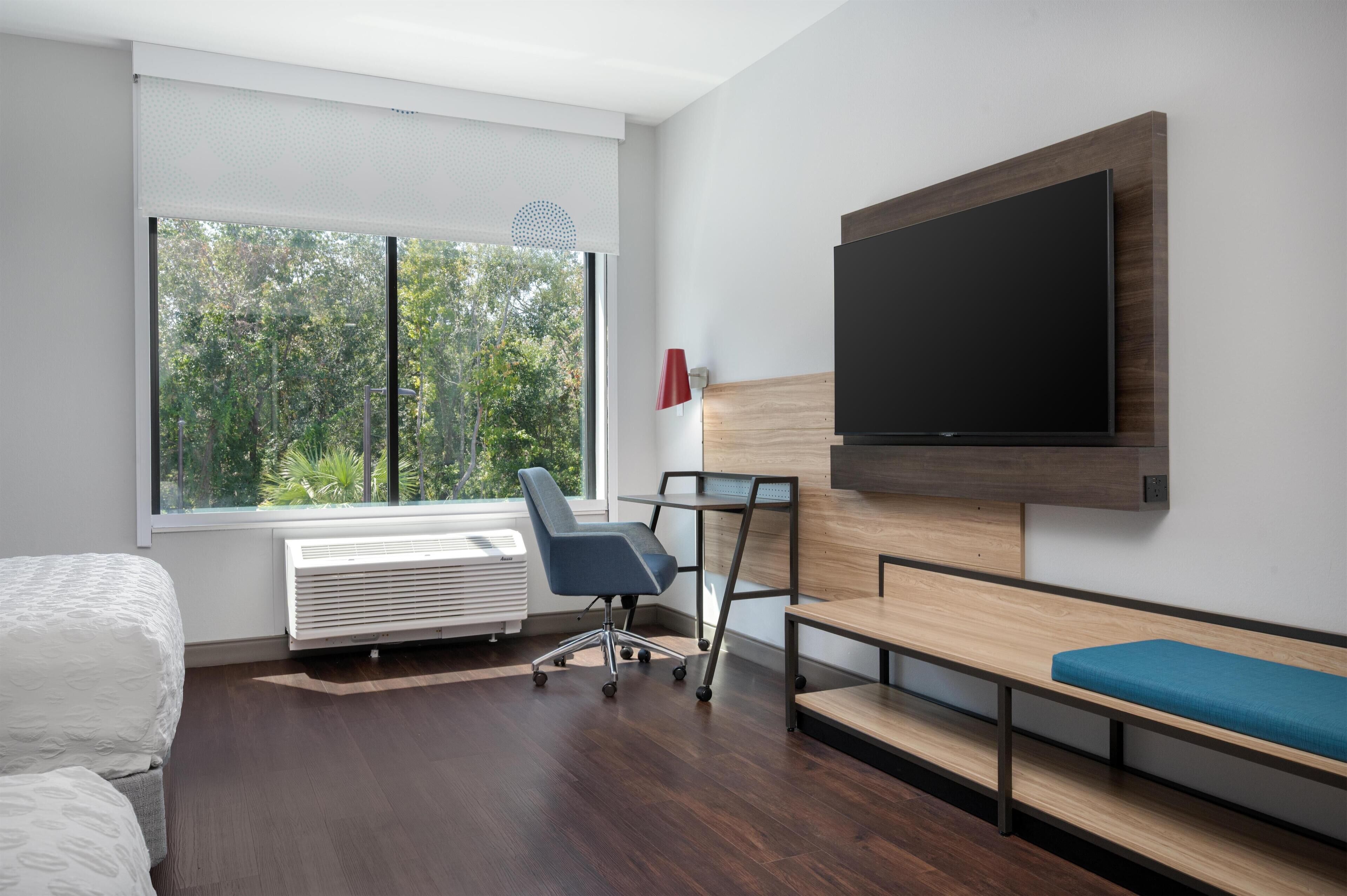 客房, 2 张大床, 无障碍, 浴缸 | 办公桌、笔记本电脑工作区、熨斗/熨衣板、免费 WiFi