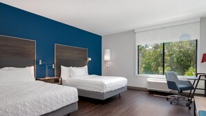 Rom, 2 queensize-senger, tilgjengelighetstilpasset, badekar