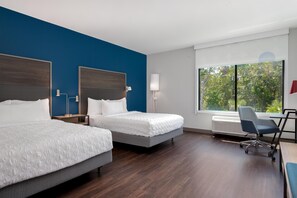 客房, 2 张大床, 无障碍, 浴缸 | 办公桌、笔记本电脑工作区、熨斗/熨衣板、免费 WiFi