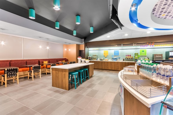 Free daily buffet breakfast - Tru By Hilton Pensacola I-10 North Davis Highway (Pensacola)