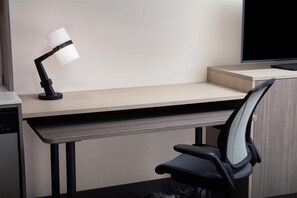 Decoración personalizada, muebles diferentes y escritorio 