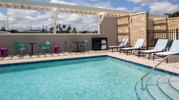 Außenpool (je nach Saison geöffnet)