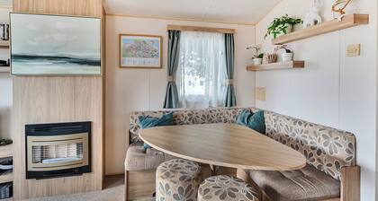 3 Bed-sleeps 8-pet Friendly-parking-sea View