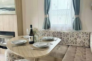 Cabin | Dining - 3 Bed-sleeps 8-pet Friendly-parking-sea View (Exmouth)