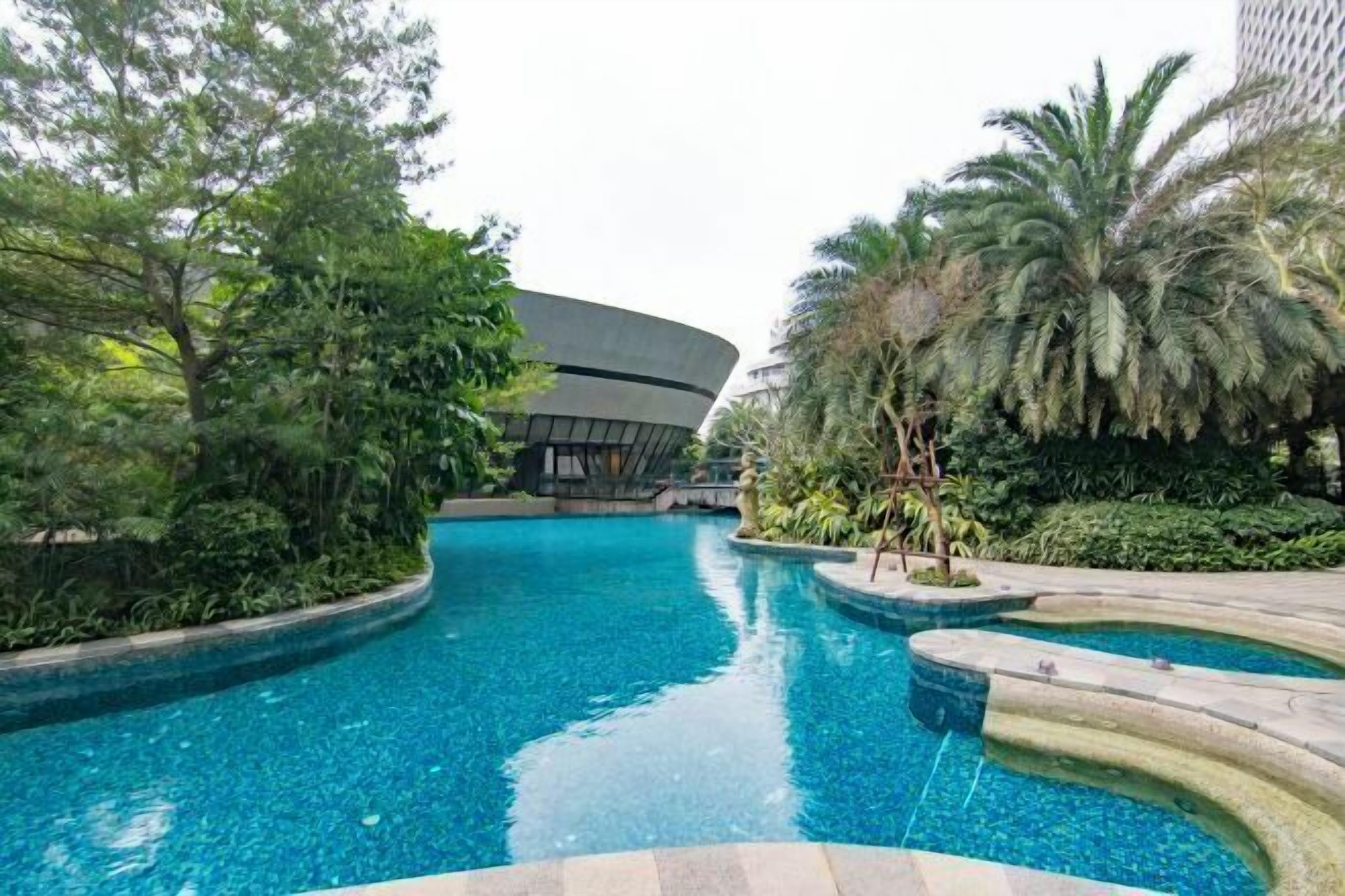 حمام سباحة خارجي