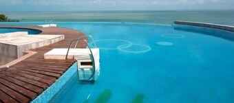 Beibuwan Yihao Dibiao Seaview Apartment Hotel