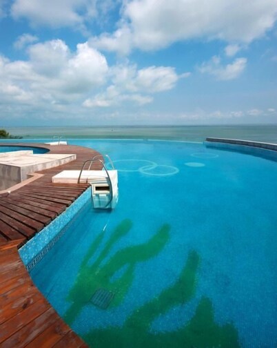 Beibuwan Yihao Dibiao Seaview Apartment Hotel