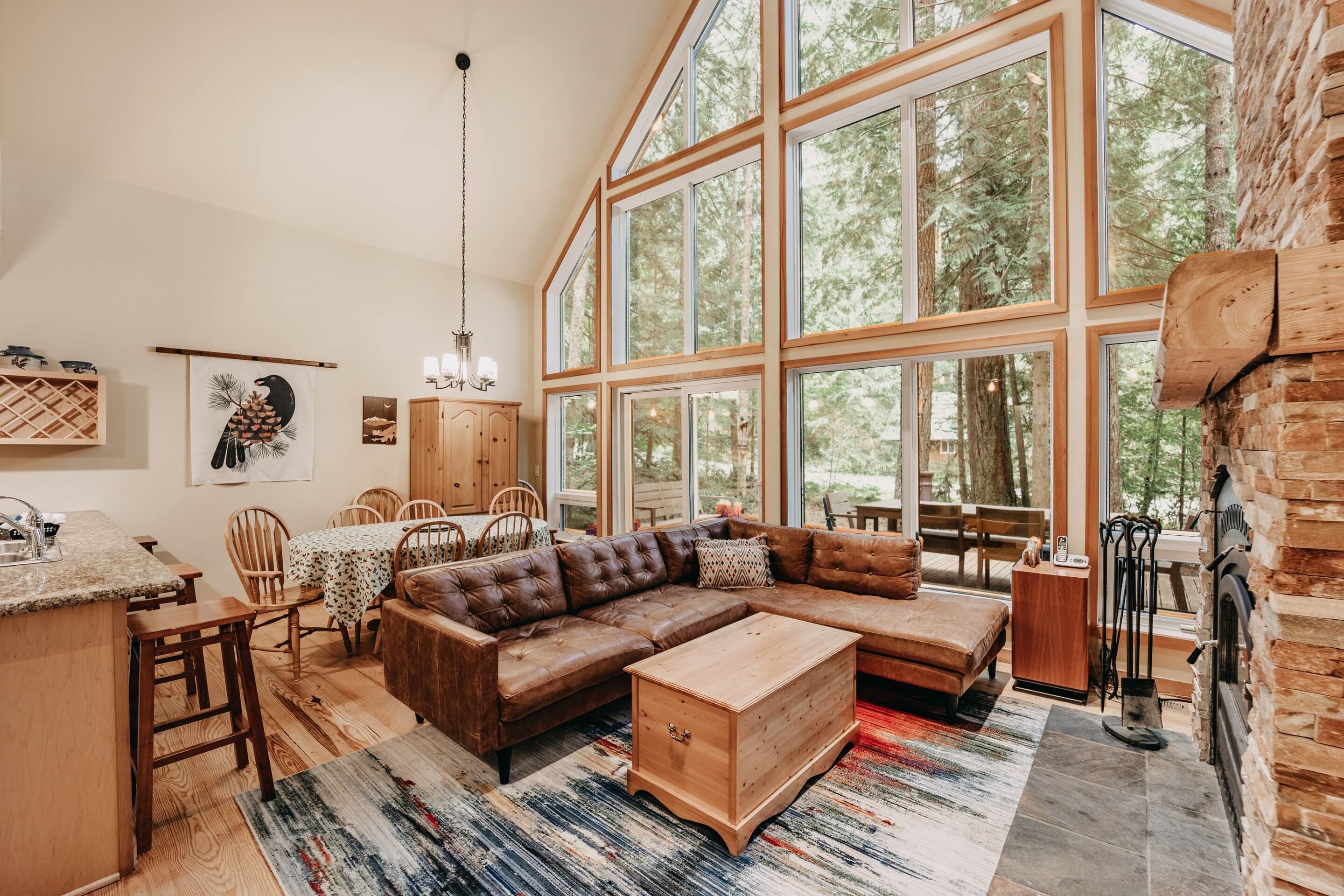 Cabin, 3 Bedrooms, Smoking, Patio | Living room