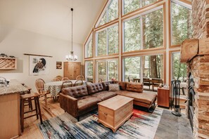 Cabin, 3 Bedrooms, Smoking, Patio | Living room