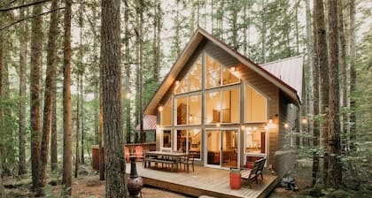 Mt Baker Lodging Cabin 40gs is a Classic NW Cabin