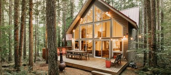 Mt Baker Lodging Cabin 40gs is a Classic NW Cabin