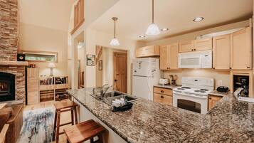 Cabin, 3 Bedrooms, Smoking, Patio | Interior