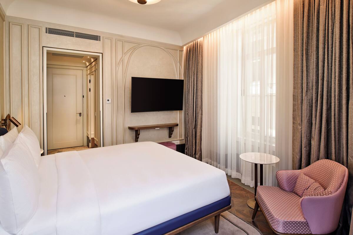 Superior Room, 1 King Bed, Balcony | Premium bedding, minibar, soundproofing, iron/ironing board