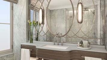 Kostenlose Toilettenartikel, Haartrockner, Bademäntel, Hausschuhe