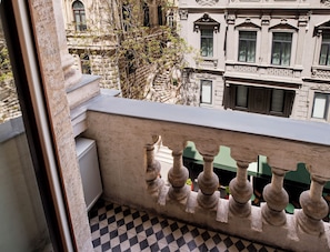 Quarto superior, 1 cama King, sacada | Terraço/pátio