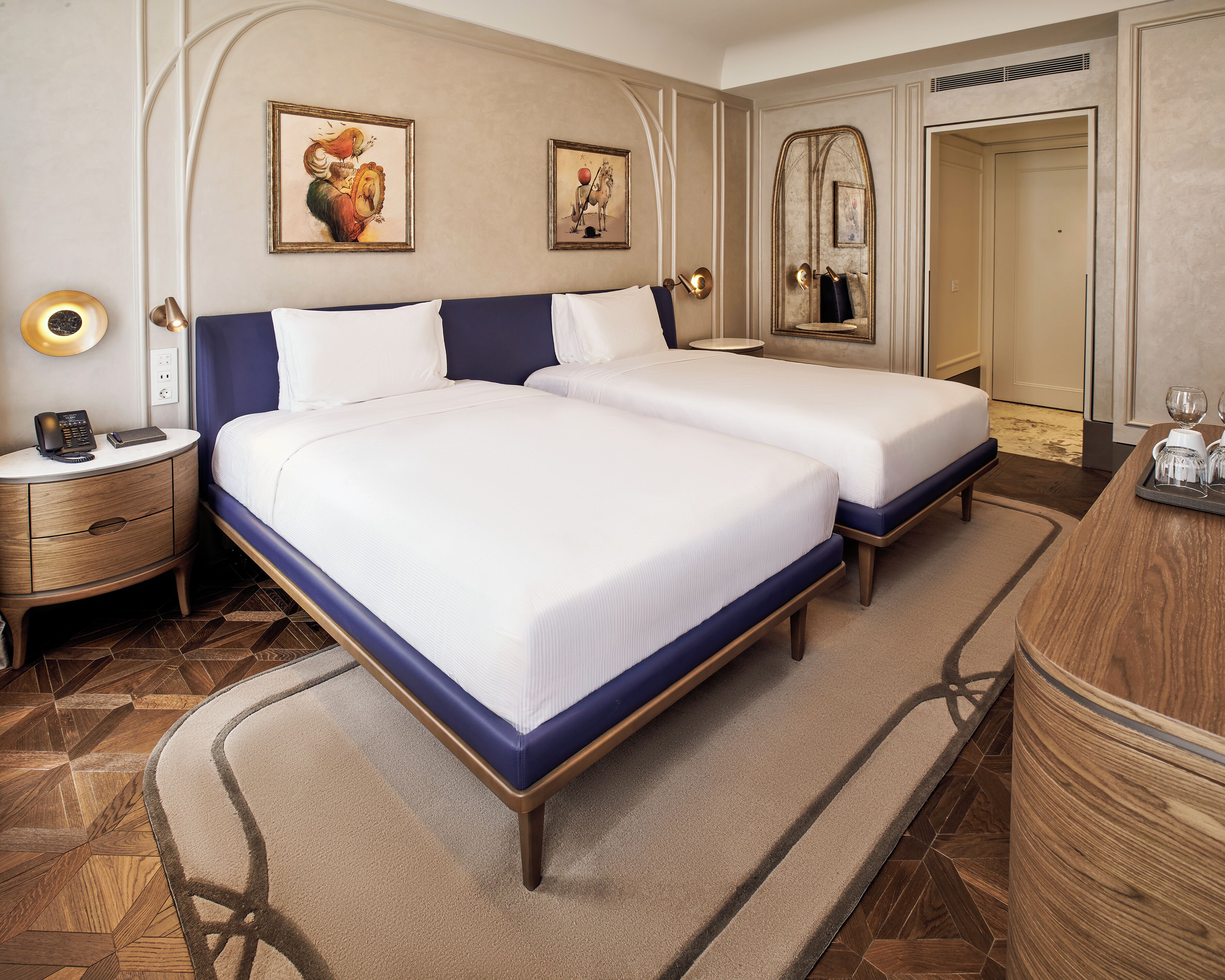 Quarto, 2 camas de solteiro | Roupas de cama premium, frigobar, quartos à prova de som