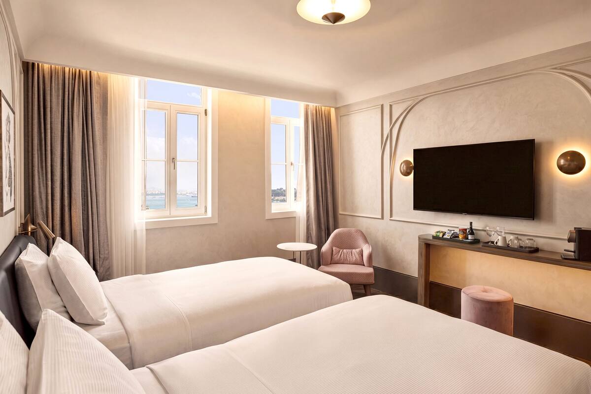 Superior Room, 2 Twin Beds (View) | Premium bedding, minibar, soundproofing, iron/ironing board