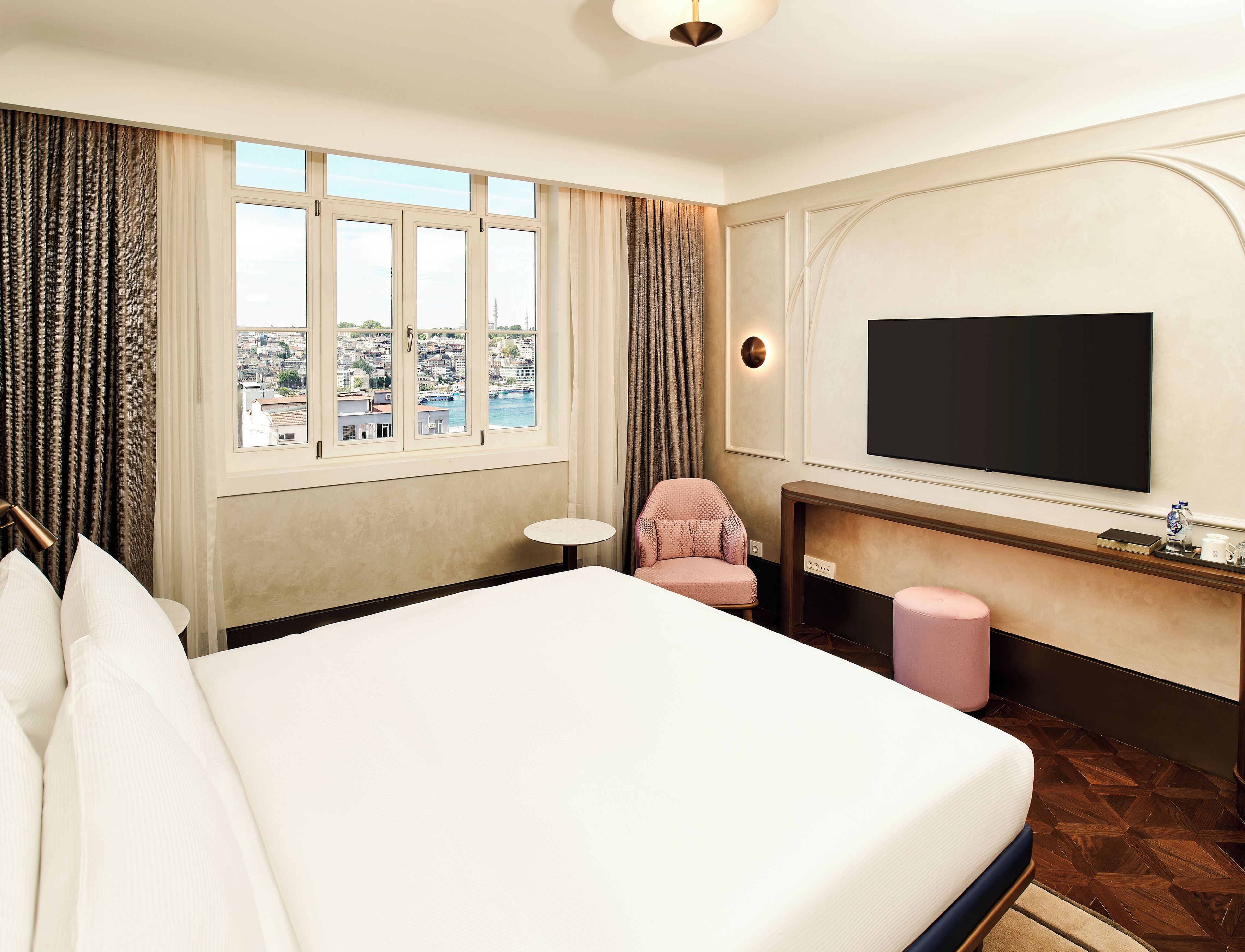 Quarto superior, 1 cama King (View) | Roupas de cama premium, frigobar, quartos à prova de som