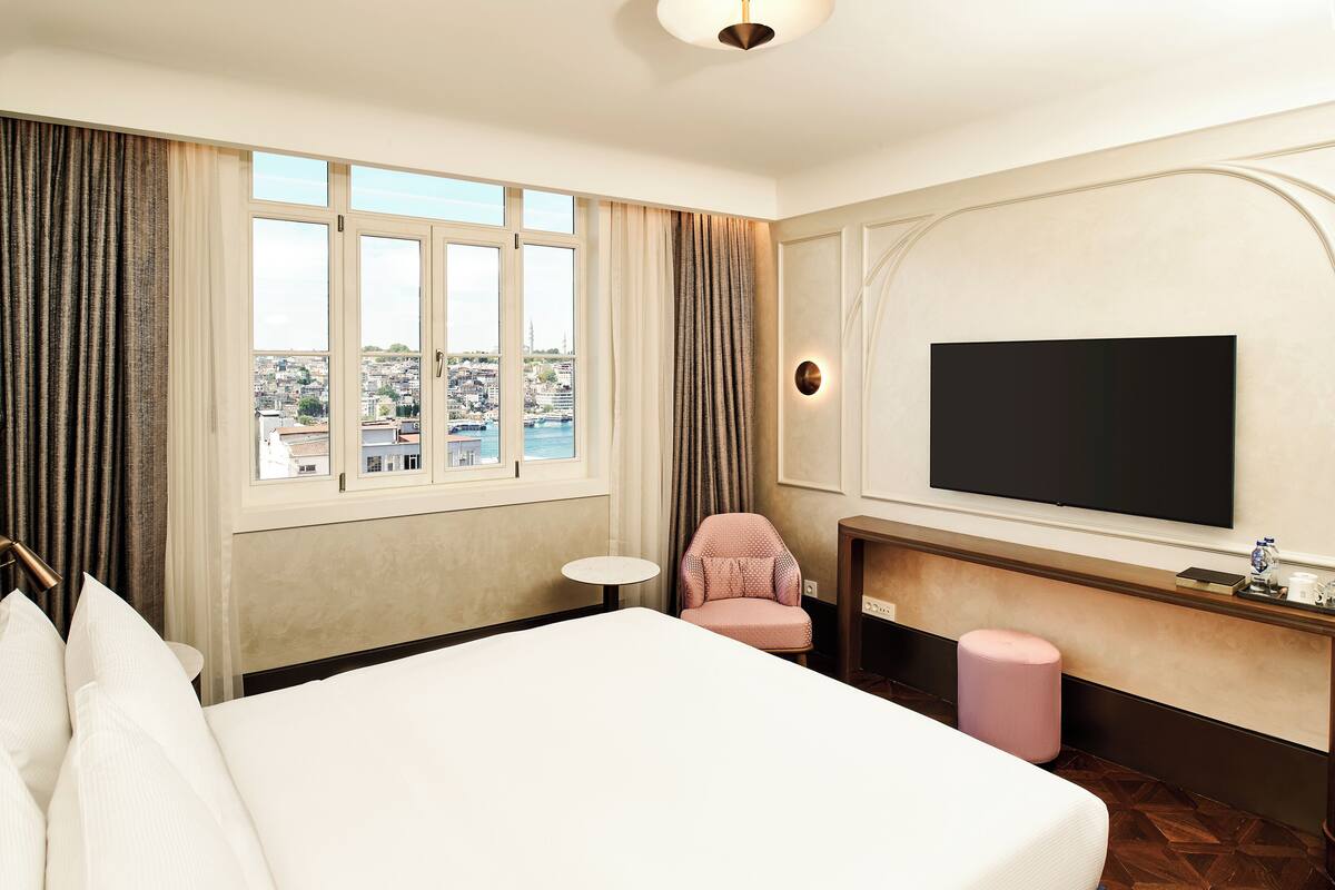 Superior Room, 1 King Bed (View) | Premium bedding, minibar, soundproofing, iron/ironing board