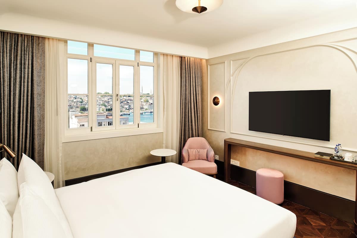 Habitación superior, 1 cama King size (View) | Ropa de cama de alta calidad, minibar y insonorización