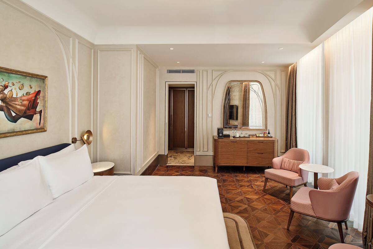 Premium bedding, minibar, soundproofing, iron/ironing board