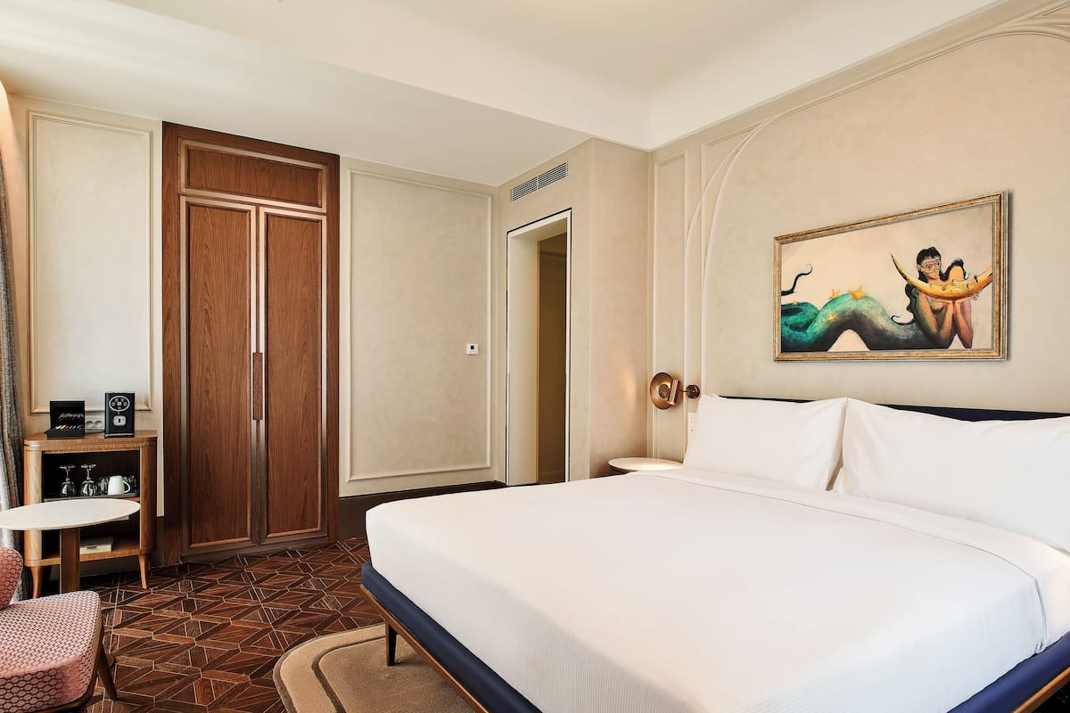 Ropa de cama de alta calidad, minibar y insonorización