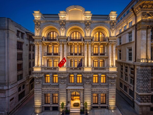 Exterior - Les Temps Istanbul Karakoy, Curio Collection By Hilton (Istanbul)