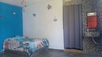 Habitación básica doble, patio | Wifi gratis