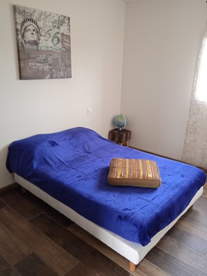 4 bedrooms, bed sheets