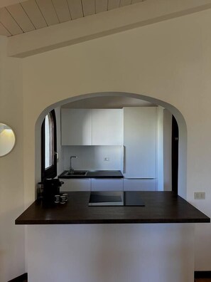 Réfrigérateur, four, plaque de cuisson, lave-vaisselle