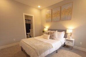 3 bedrooms, in-room safe, iron/ironing board, WiFi