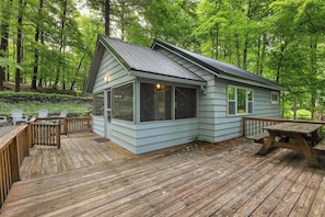 Outdoor dining - Cozy Lake Cabin #4 w/boatdock (Palmyra Township)