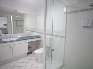 Shower, hair dryer - Villa 12 Moreton island (moreton island)