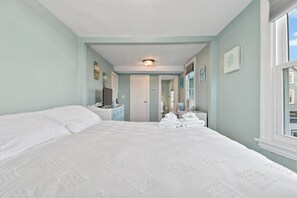 Chambre Confort, 1 grand lit, non-fumeurs | Rideaux occultants, Wi-Fi gratuit
