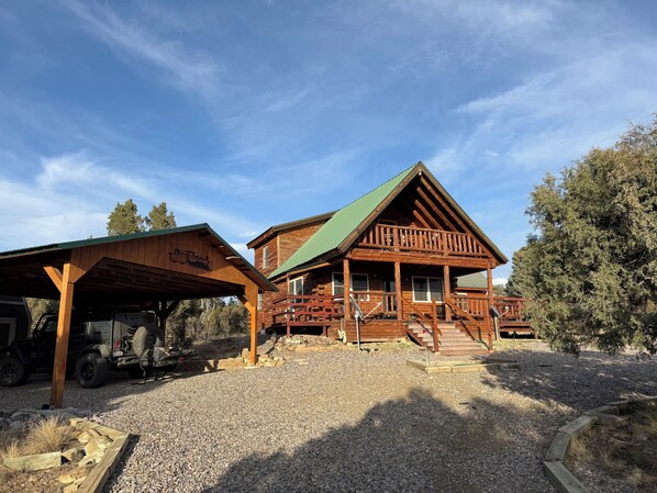Exterior - Apache Mesa Log Cabin Home Near Chama (Los Ojos)