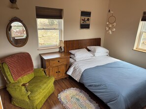 2 間睡房、房內夾萬、書桌、免費 Wi-Fi