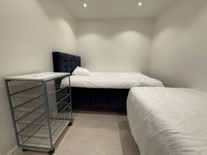 2 chambres, fer et planche à repasser, Wi-Fi, draps fournis