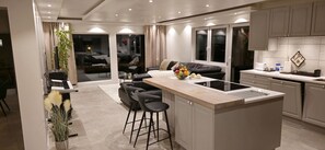 Micro-ondes, four, plaque de cuisson, lave-vaisselle