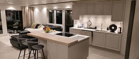 Micro-ondes, four, plaque de cuisson, lave-vaisselle